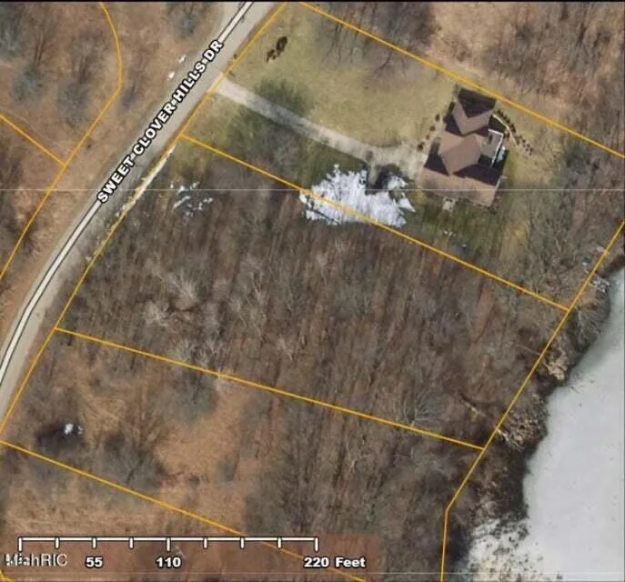 6117 Sweet Clover Hills Drive Jonesville, MI 49250