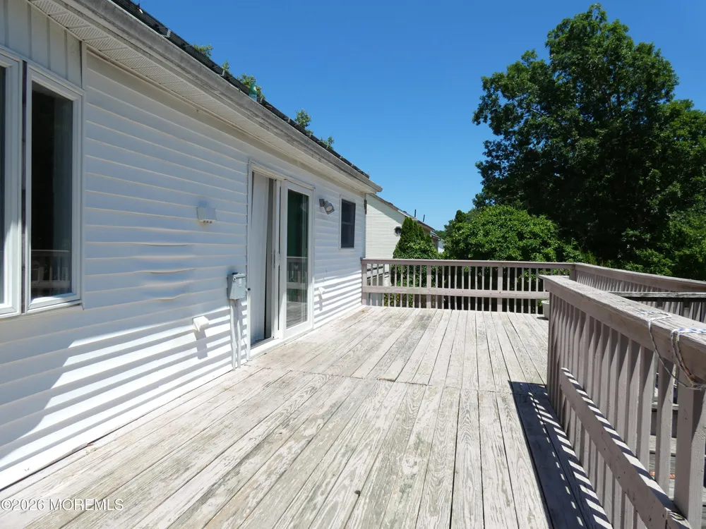 93 Outboard Avenue Manahawkin, NJ 08050