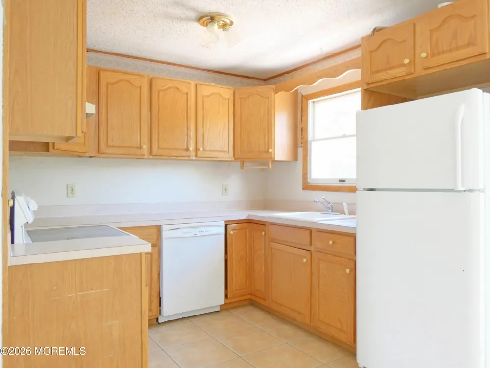 93 Outboard Avenue Manahawkin, NJ 08050
