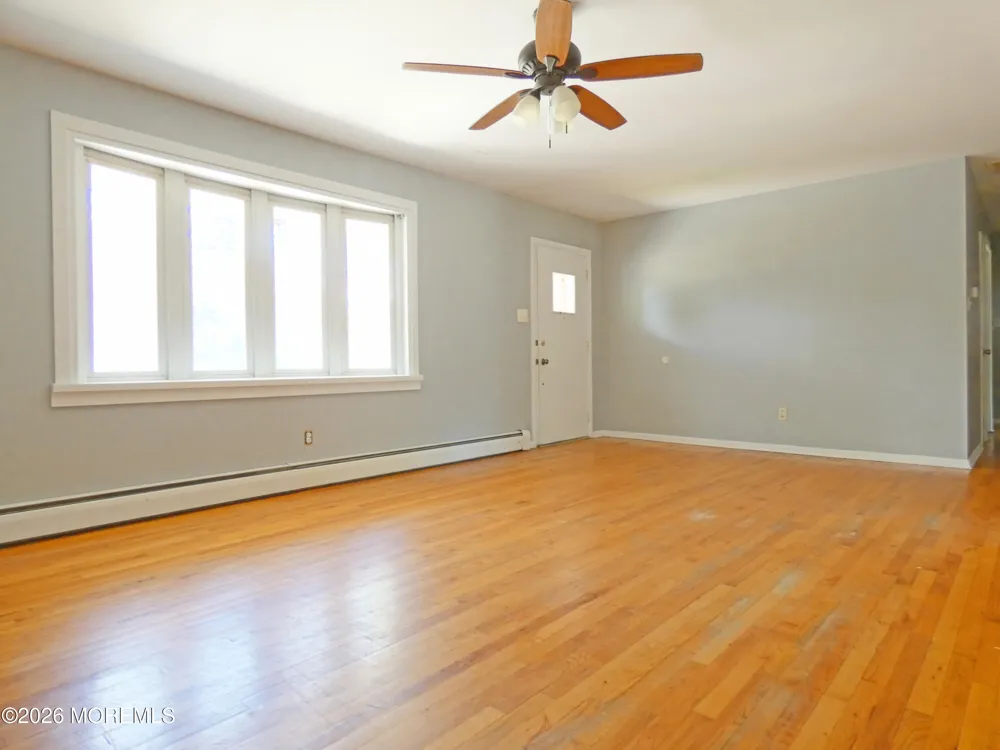 93 Outboard Avenue Manahawkin, NJ 08050