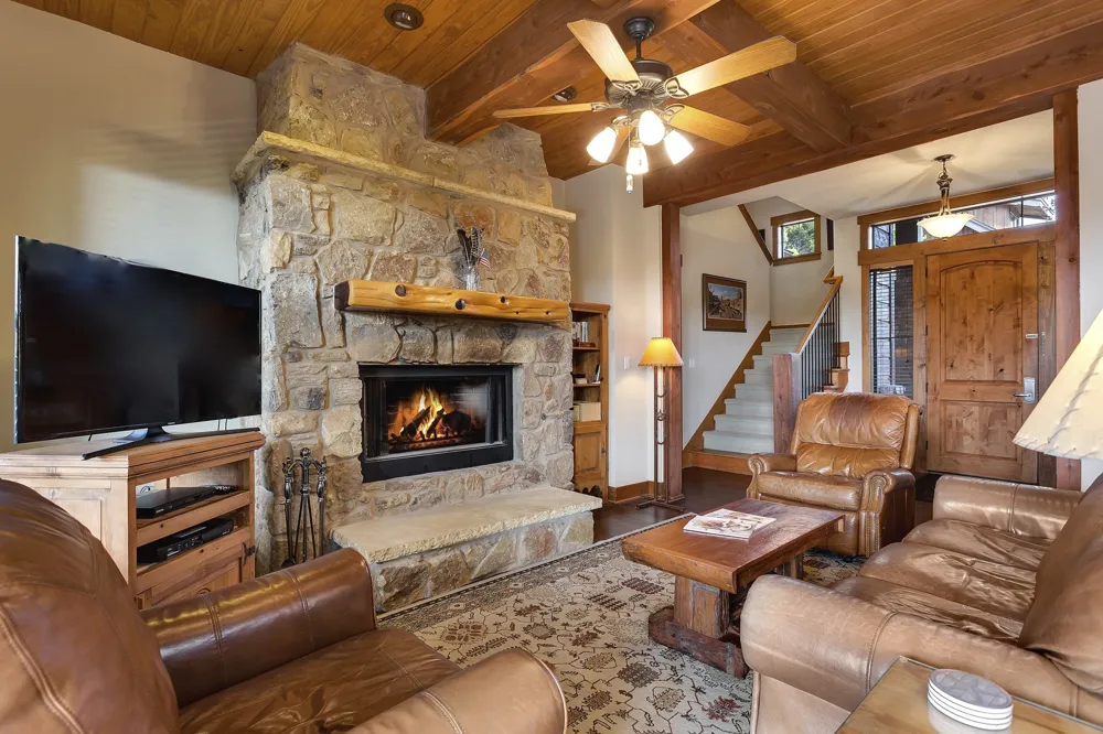 7412 Calming Court Jonestown, TX 78645