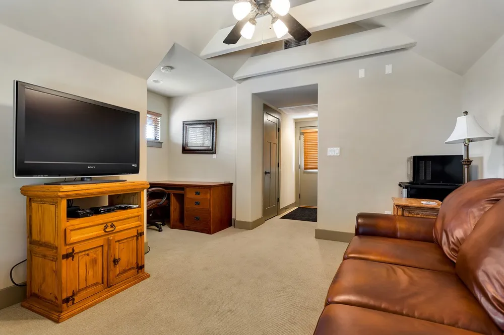7412 Calming Court Jonestown, TX 78645