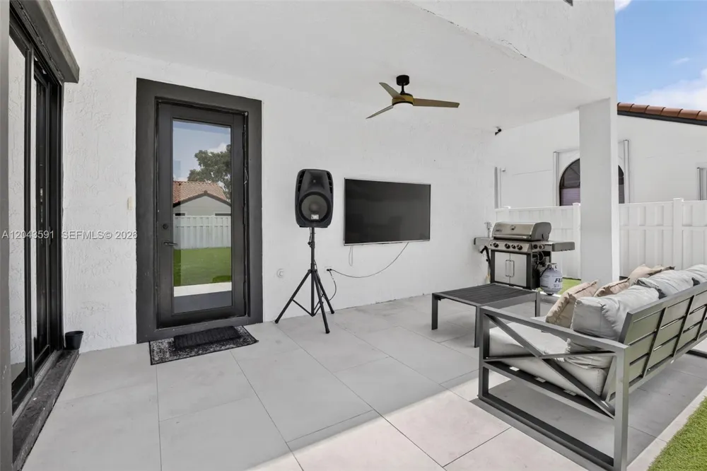 10746 Charleston Pl Cooper City, FL 33026