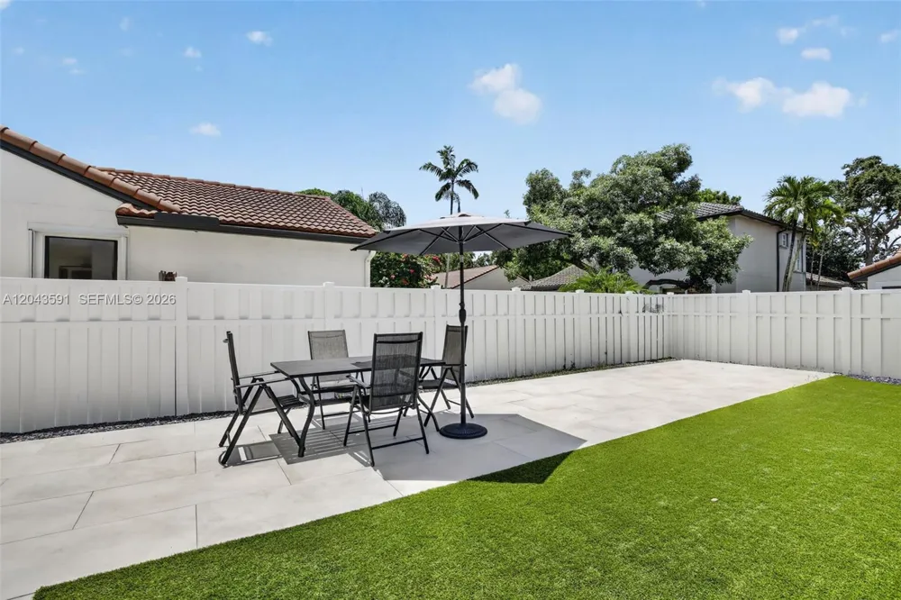 10746 Charleston Pl Cooper City, FL 33026
