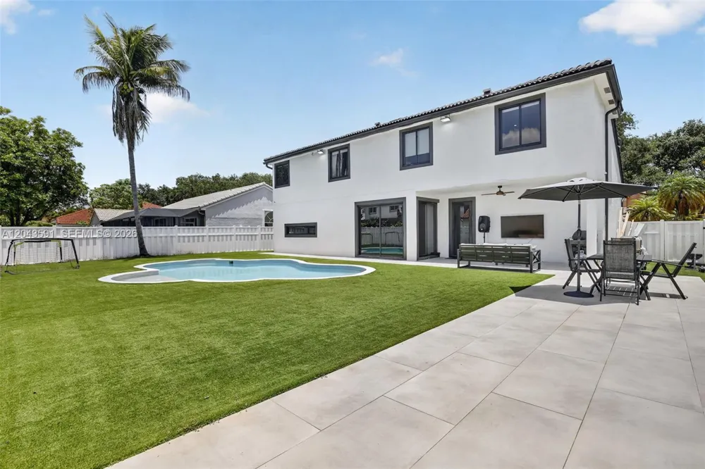 10746 Charleston Pl Cooper City, FL 33026