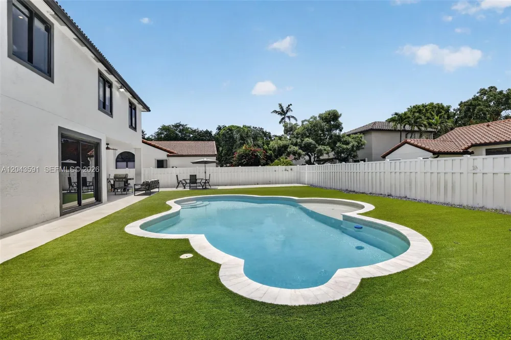10746 Charleston Pl Cooper City, FL 33026