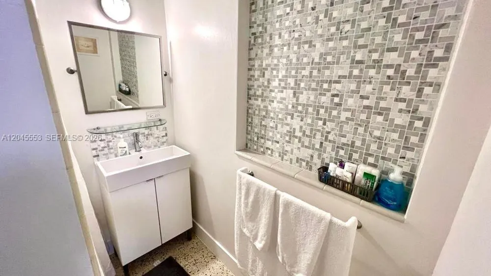 262 Bombay Ave Lauderdale By The Sea, FL 33308