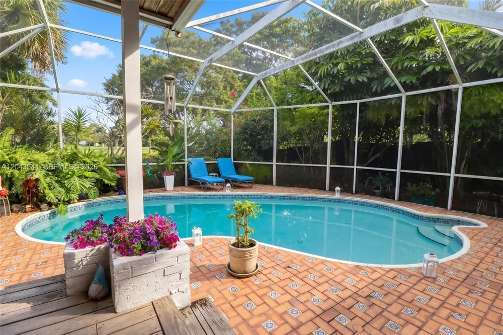 9720 Palmetto Club Ln W Miami, FL 33157