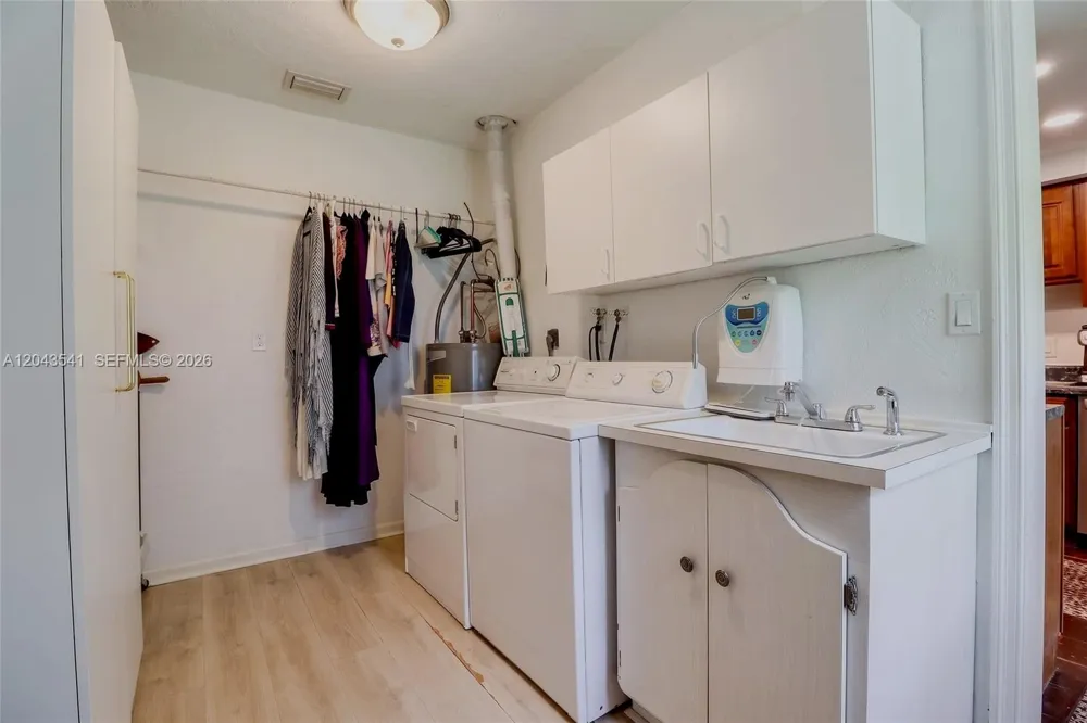 9720 Palmetto Club Ln W Miami, FL 33157