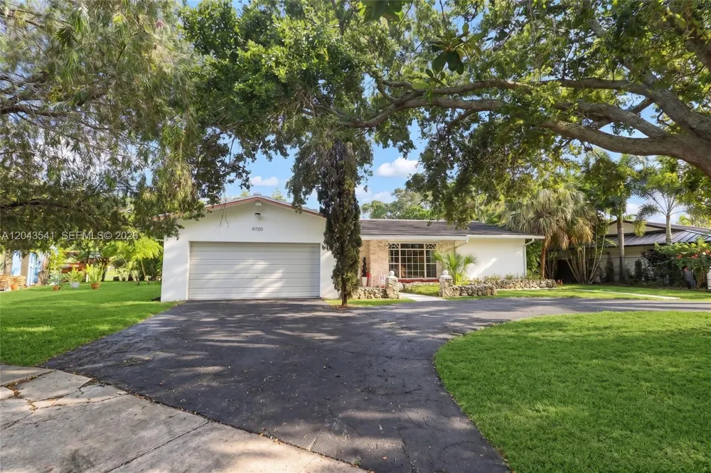 9720 Palmetto Club Ln W Miami, FL 33157