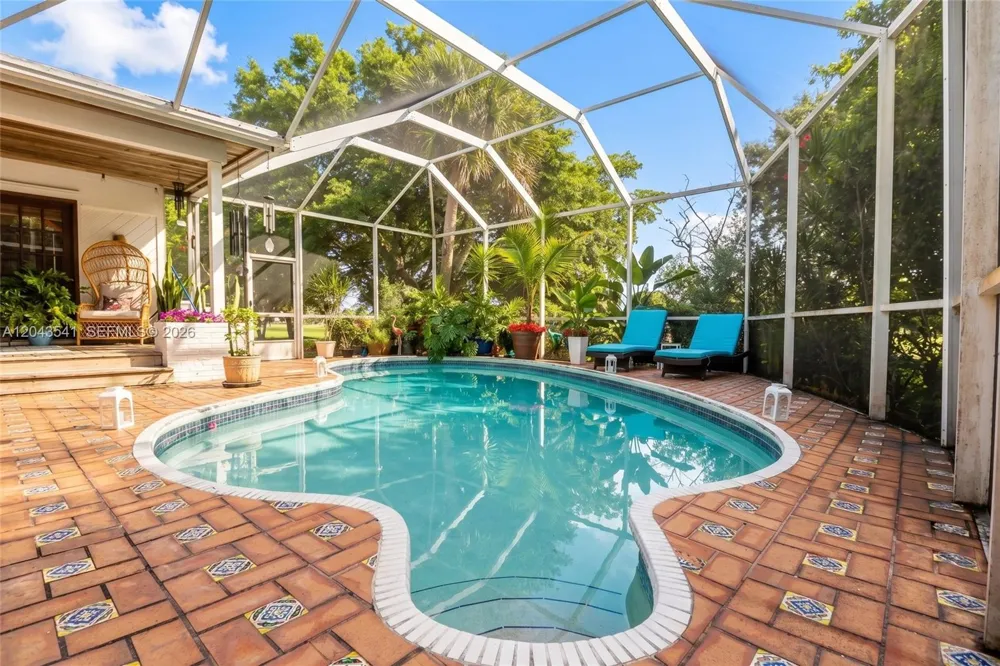 9720 Palmetto Club Ln W Miami, FL 33157