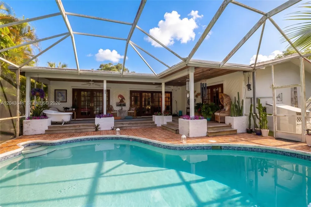 9720 Palmetto Club Ln W Miami, FL 33157
