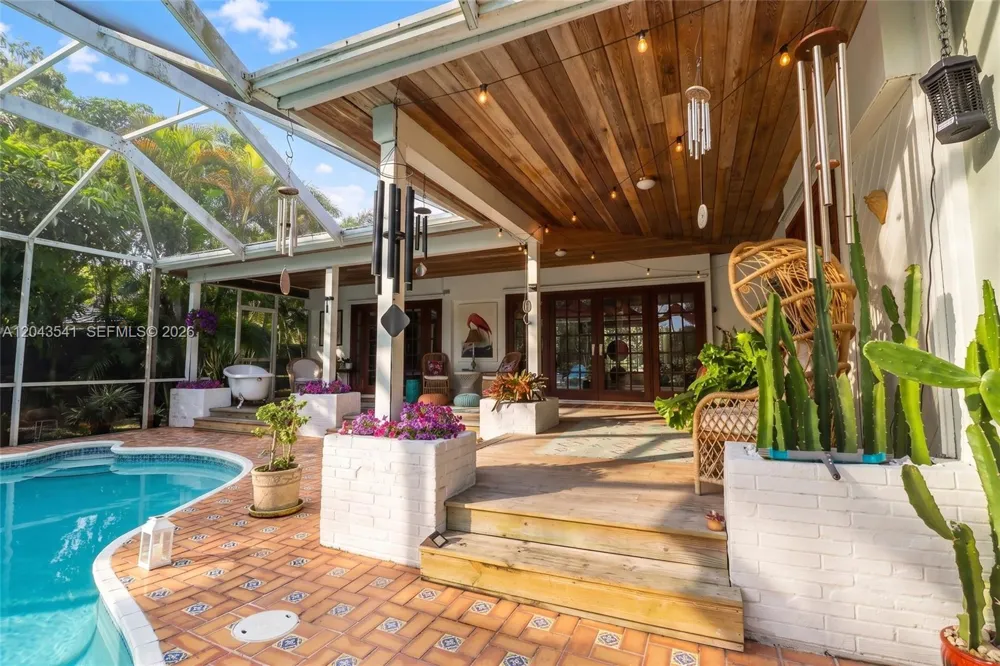 9720 Palmetto Club Ln W Miami, FL 33157