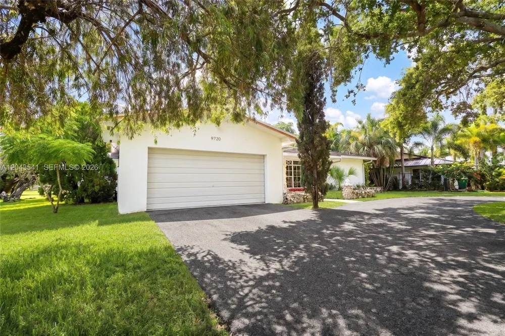 9720 Palmetto Club Ln W Miami, FL 33157