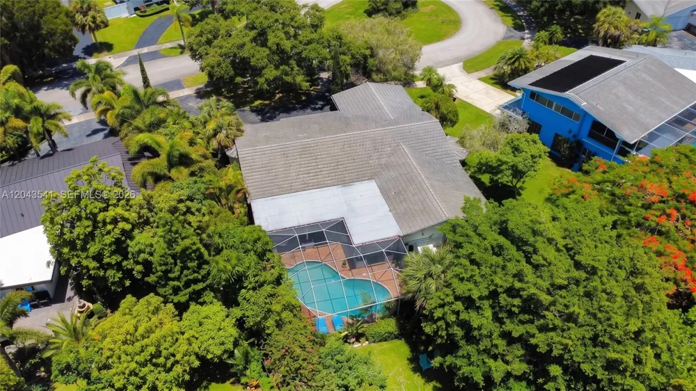 9720 Palmetto Club Ln W Miami, FL 33157