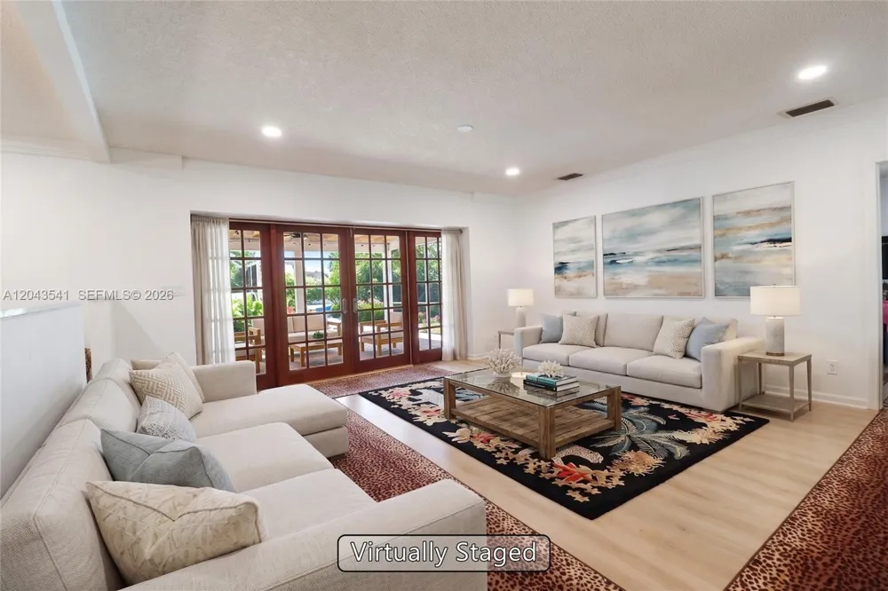 9720 Palmetto Club Ln W Miami, FL 33157