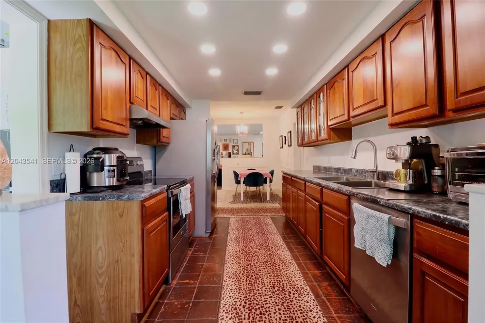 9720 Palmetto Club Ln W Miami, FL 33157