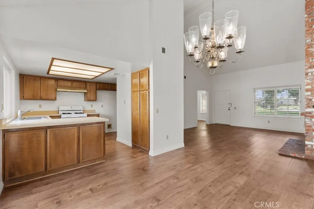 206 San Luis Rey San Dimas, CA 91773