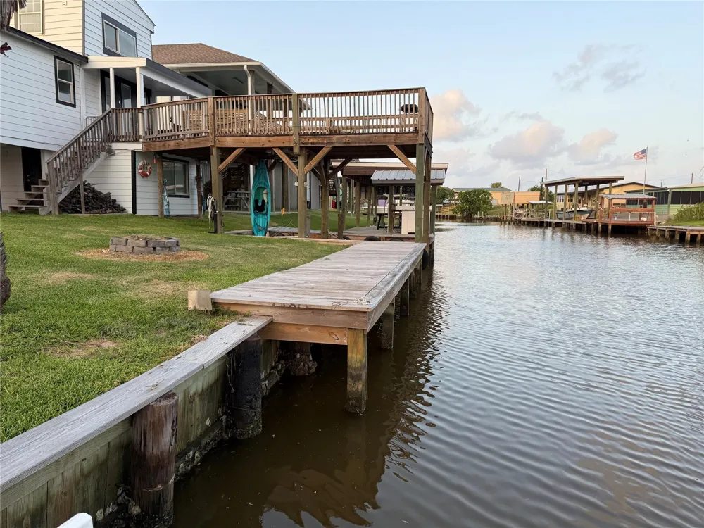 1517 County Road 201 Sargent, TX 77414