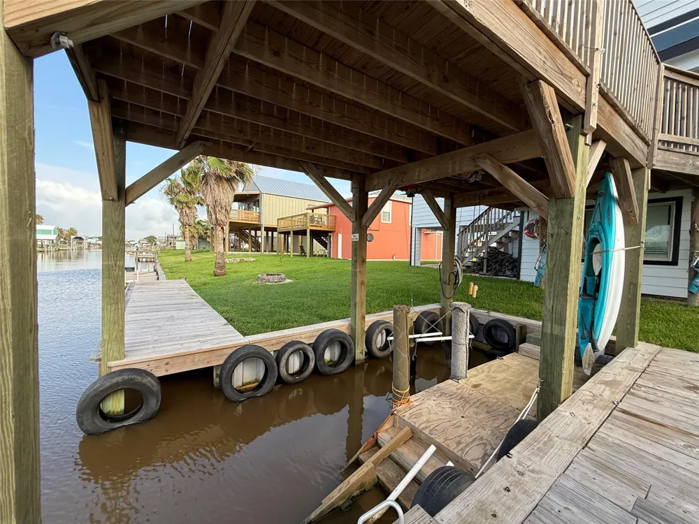 1517 County Road 201 Sargent, TX 77414