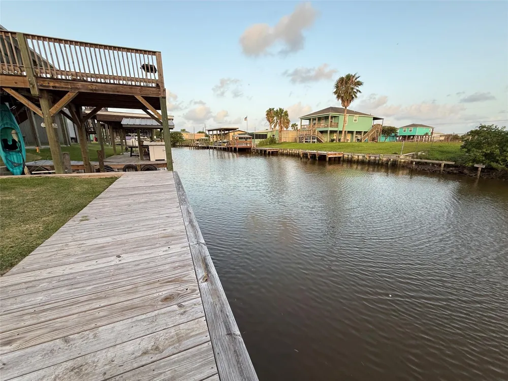 1517 County Road 201 Sargent, TX 77414