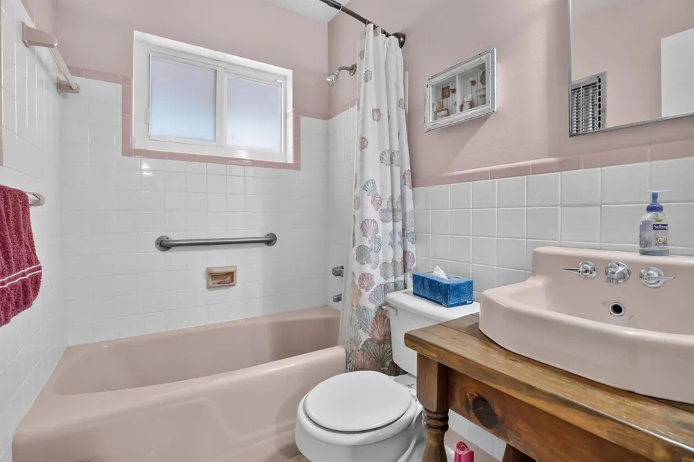 220 NW 48th Street Oakland Park, FL 33309