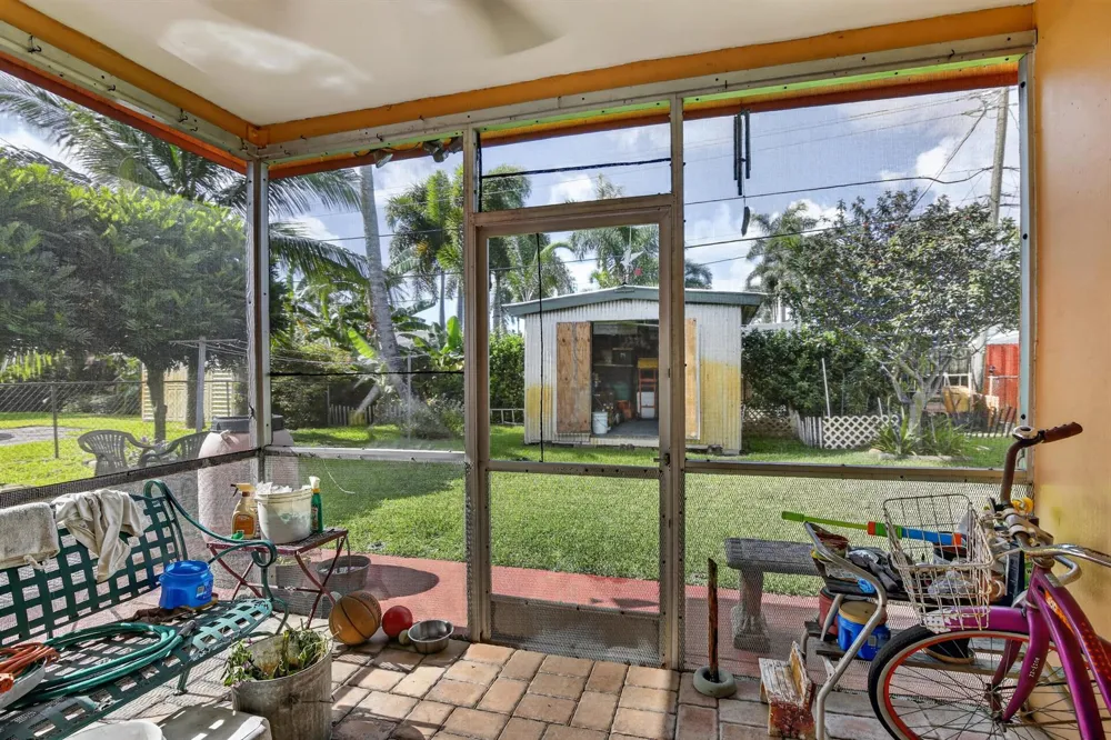 220 NW 48th Street Oakland Park, FL 33309