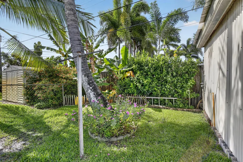 220 NW 48th Street Oakland Park, FL 33309