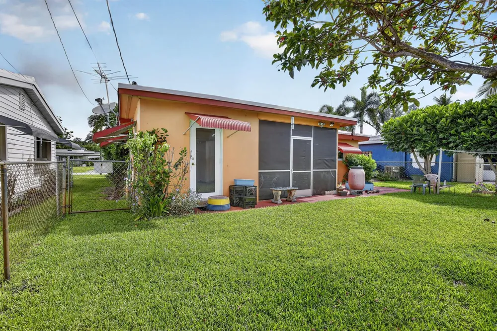 220 NW 48th Street Oakland Park, FL 33309