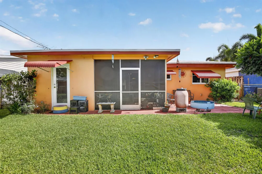 220 NW 48th Street Oakland Park, FL 33309