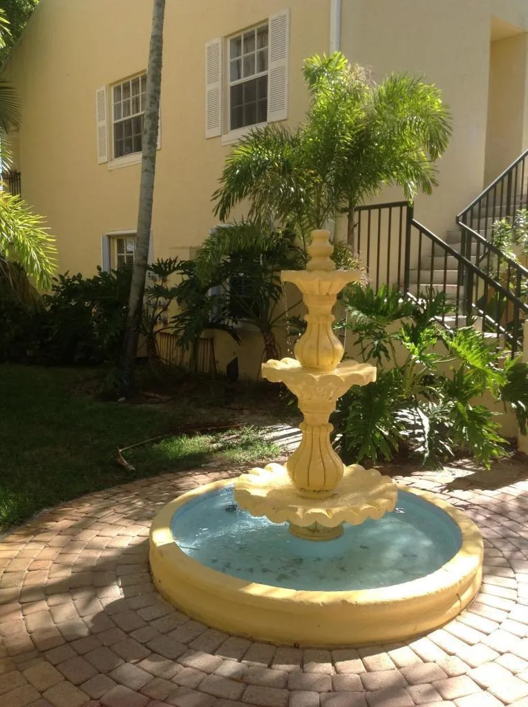 1045 Lake Shore Drive #206 Lake Park, FL 33403