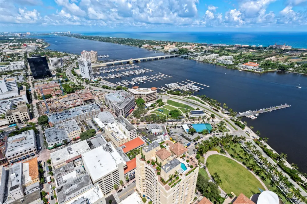 1045 Lake Shore Drive #206 Lake Park, FL 33403