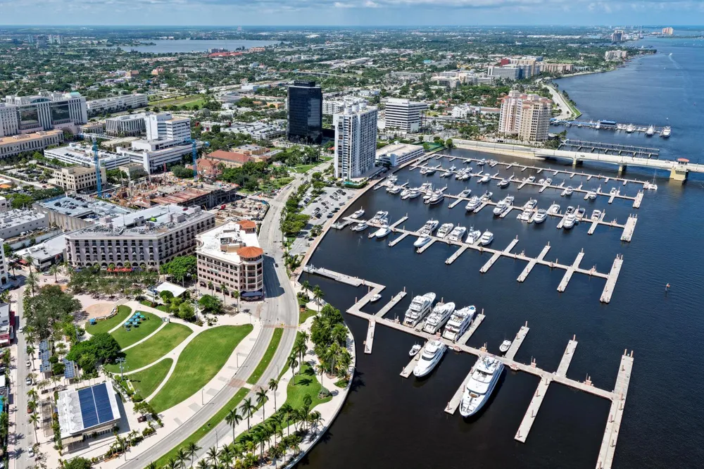 1045 Lake Shore Drive #206 Lake Park, FL 33403