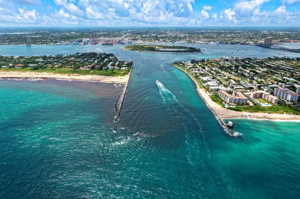 1045 Lake Shore Drive #206 Lake Park, FL 33403