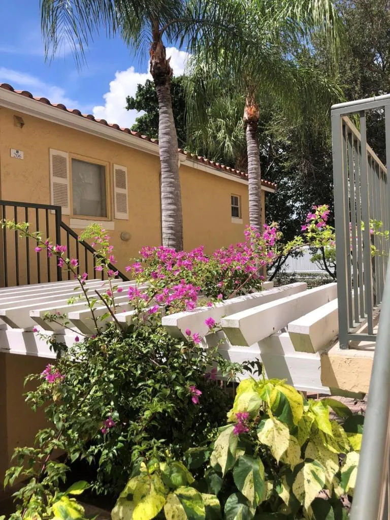 1045 Lake Shore Drive #206 Lake Park, FL 33403