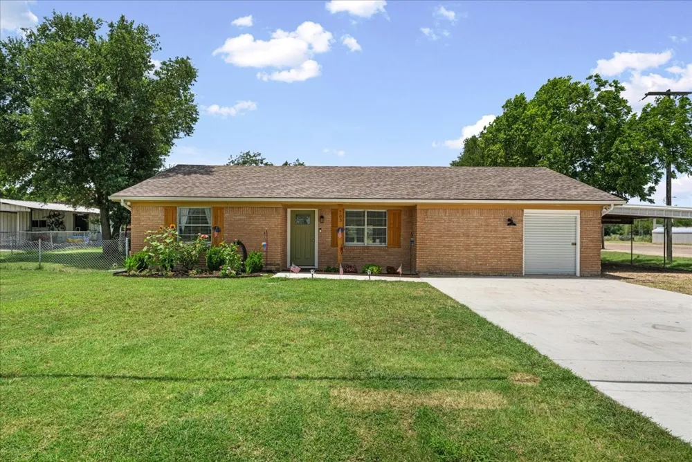 703 Gilmer Avenue Dawson, TX 76639