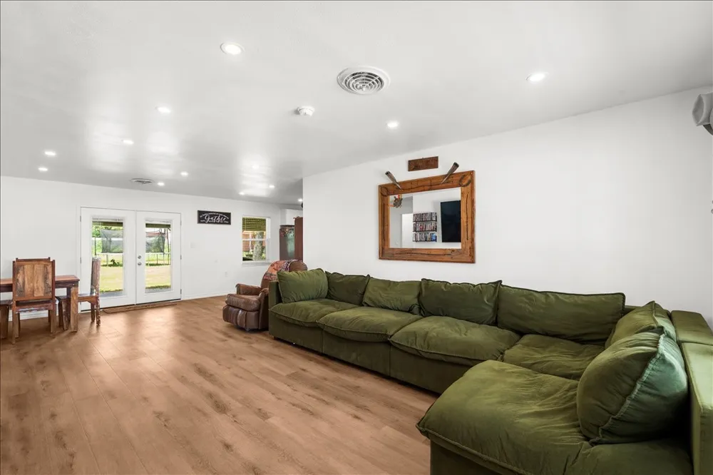 703 Gilmer Avenue Dawson, TX 76639