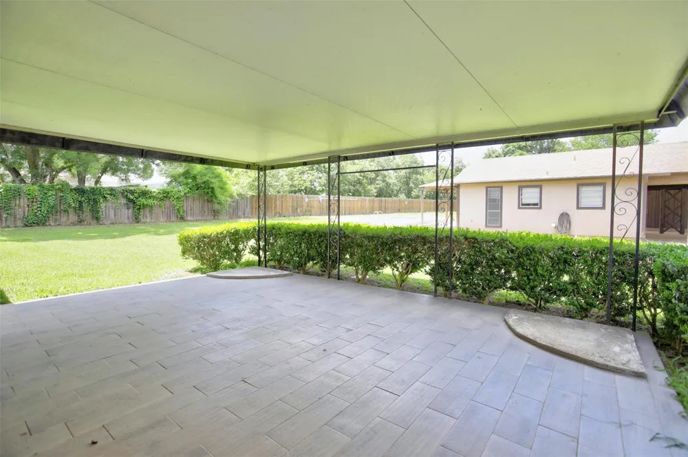 635 W Church St Centerville, TX 75833
