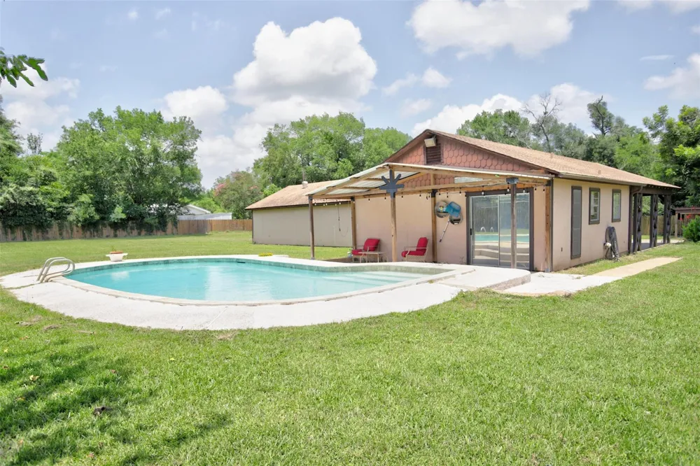 635 W Church St Centerville, TX 75833