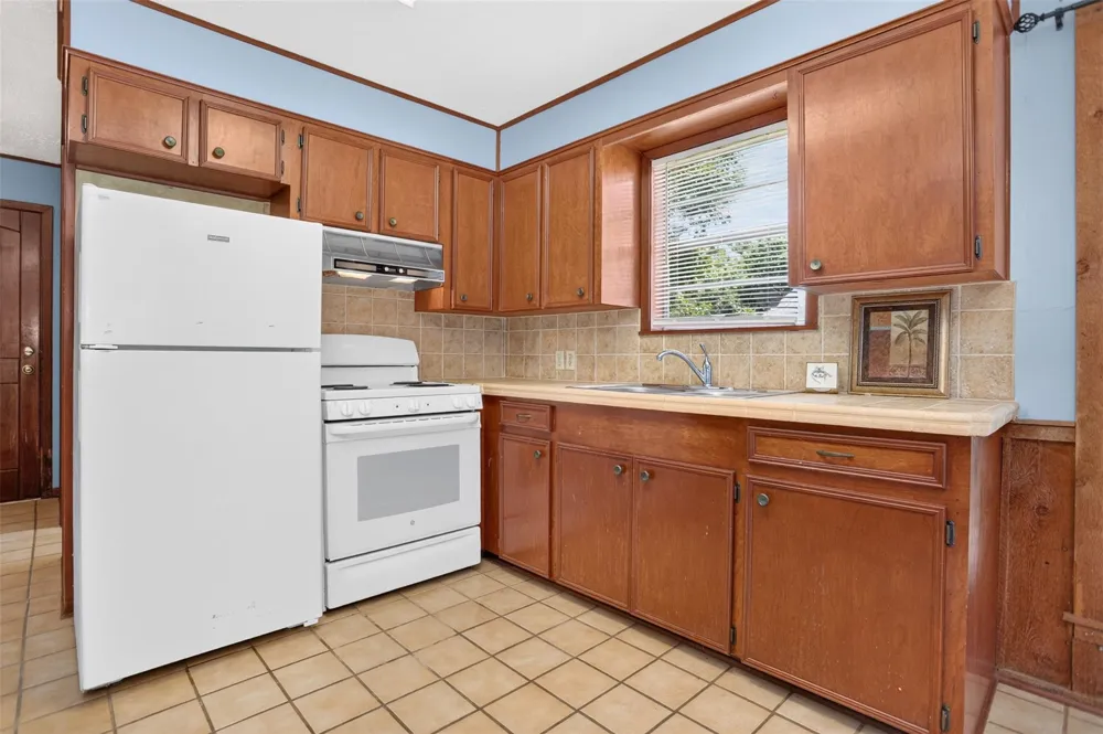 635 W Church St Centerville, TX 75833