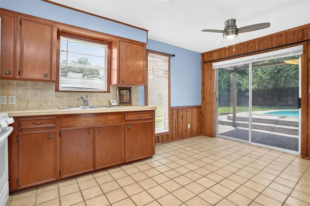 635 W Church St Centerville, TX 75833