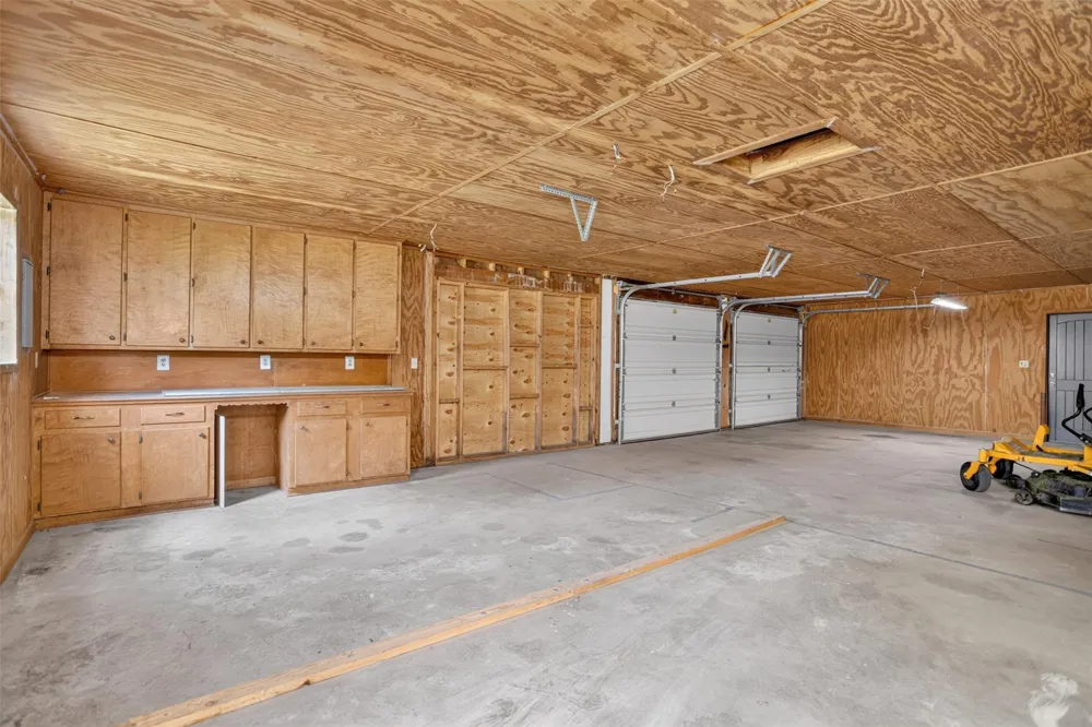 635 W Church St Centerville, TX 75833