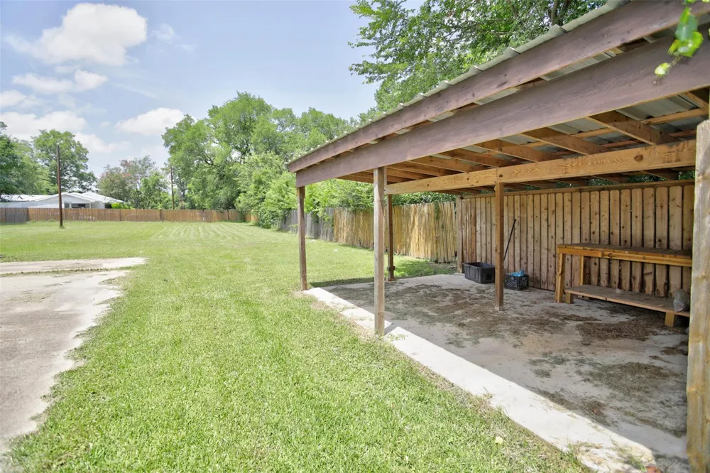 635 W Church St Centerville, TX 75833