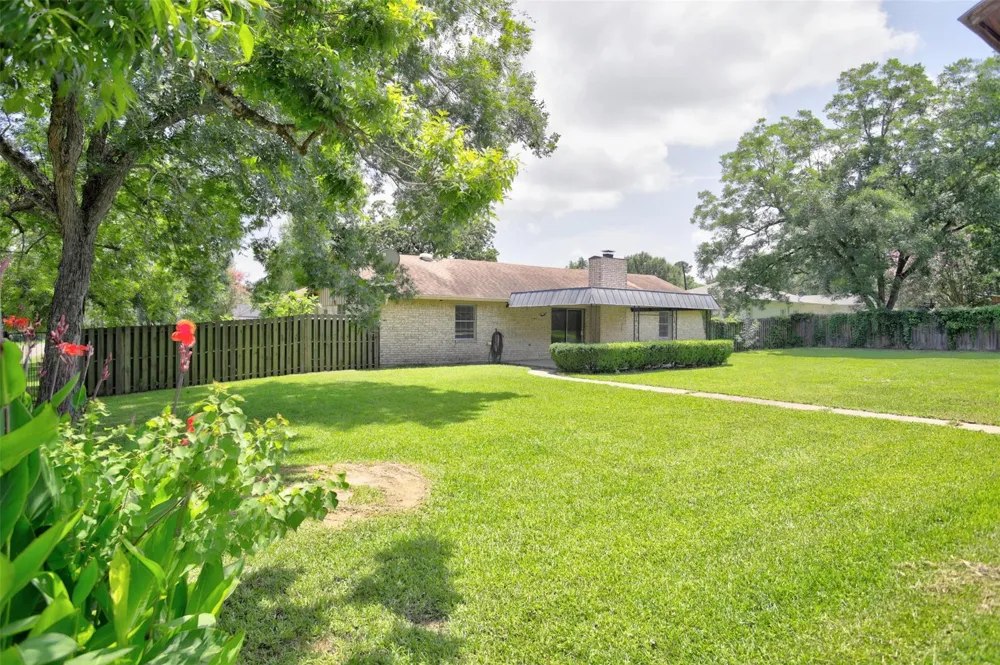 635 W Church St Centerville, TX 75833