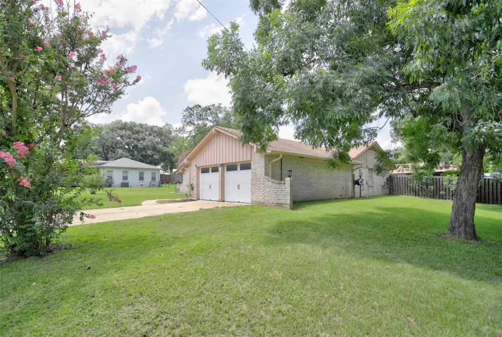 635 W Church St Centerville, TX 75833