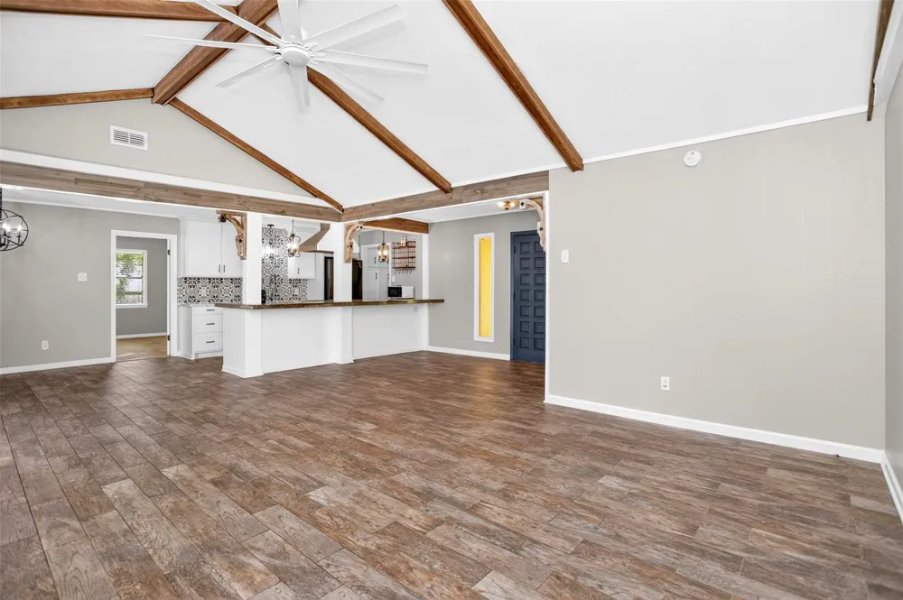 635 W Church St Centerville, TX 75833