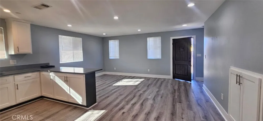 1662 E 60th Los Angeles, CA 90001