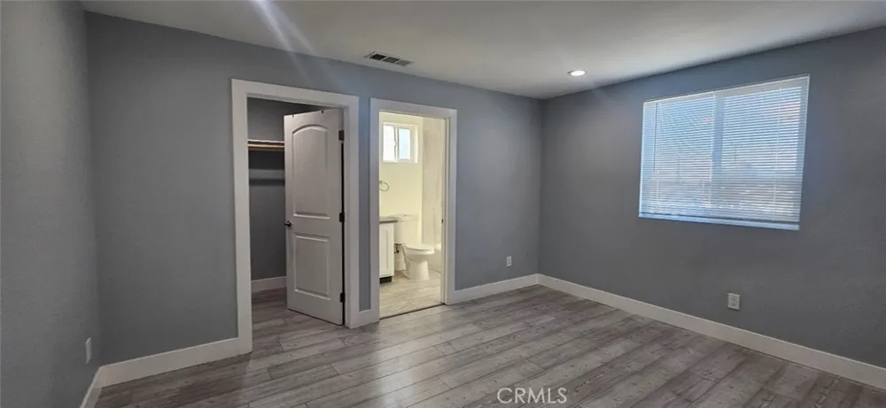 1662 E 60th Los Angeles, CA 90001