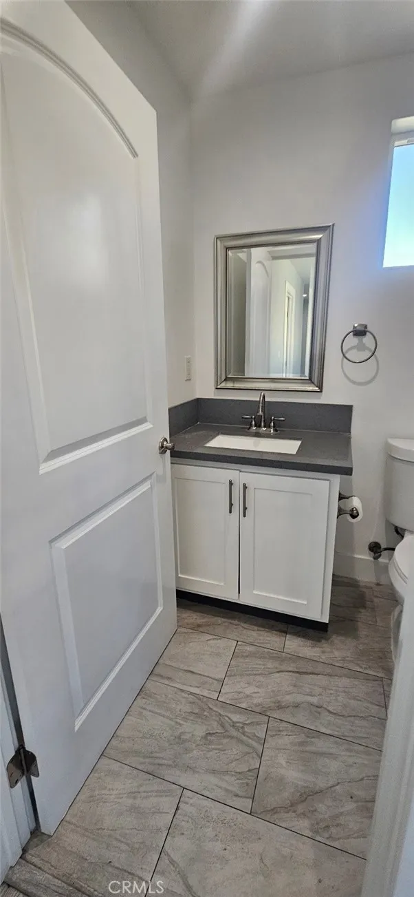 1662 E 60th Los Angeles, CA 90001
