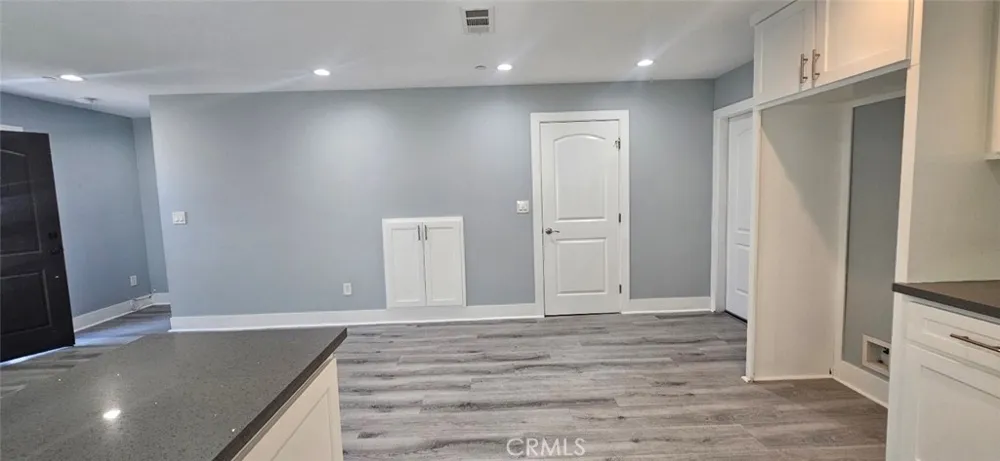 1662 E 60th Los Angeles, CA 90001